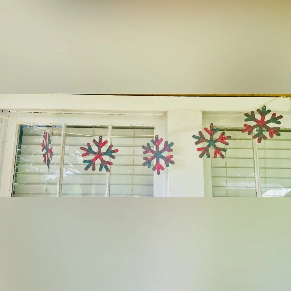 *Tartan Plaid Snowflake Garland